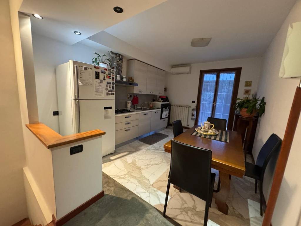 casa indipendente in vendita ad Ameglia