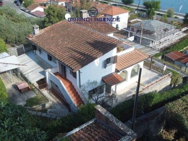 casa indipendente in vendita ad Ameglia in zona Bocca di Magra