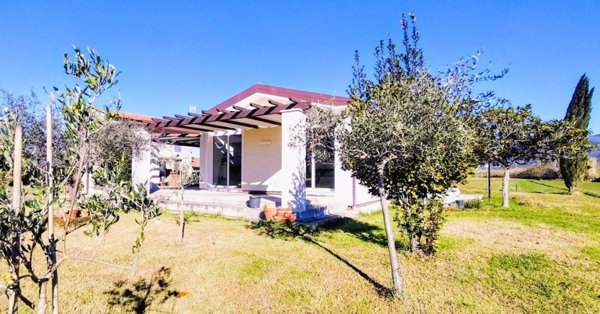 casa indipendente in vendita ad Ameglia in zona Fiumaretta