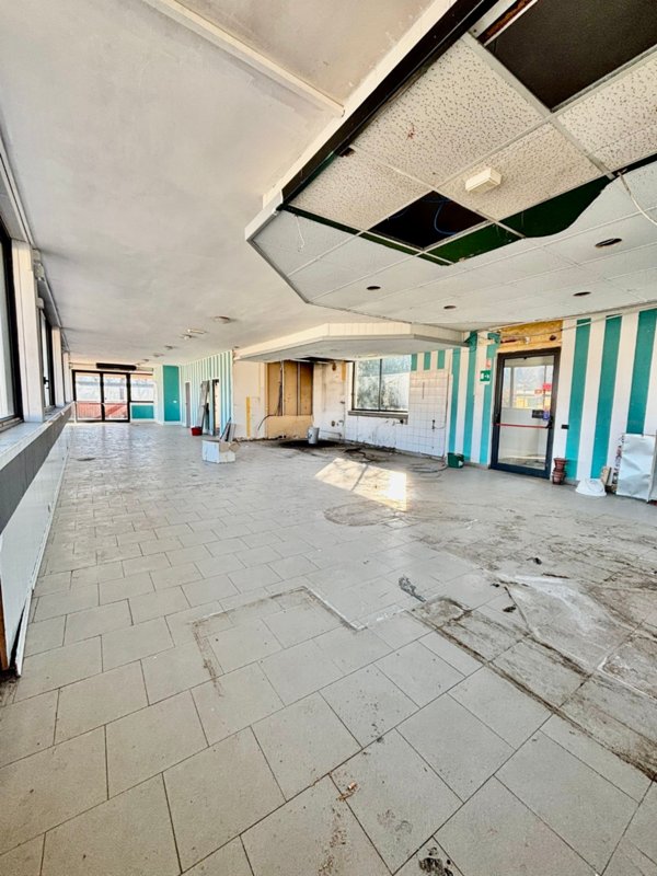 negozio in vendita ad Ameglia in zona Fiumaretta