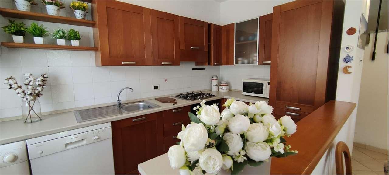 casa indipendente in vendita ad Ameglia in zona Bocca di Magra