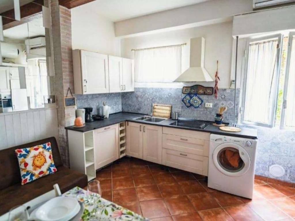 appartamento in vendita ad Ameglia in zona Fiumaretta