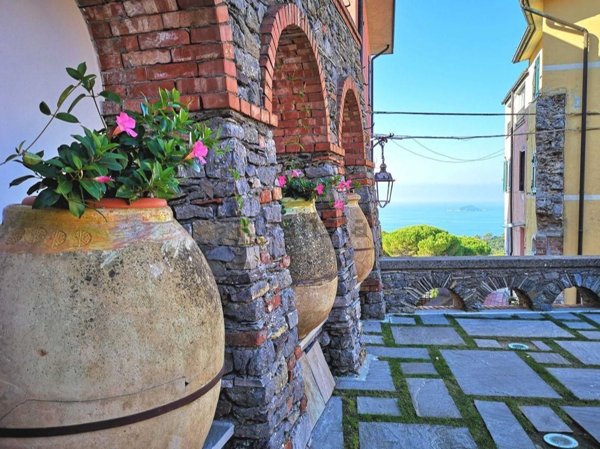 casa indipendente in vendita ad Ameglia in zona Montemarcello