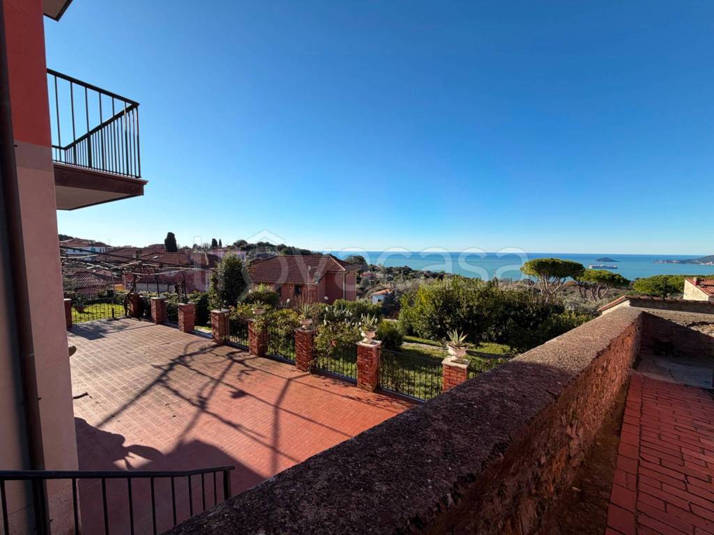 casa indipendente in vendita ad Ameglia in zona Montemarcello