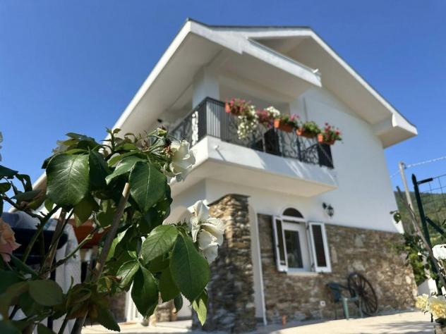 casa indipendente in vendita ad Ameglia in zona Bocca di Magra