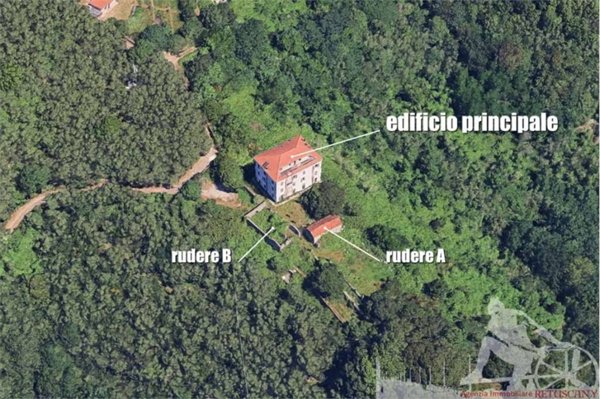 villa in vendita ad Ameglia in zona Bocca di Magra