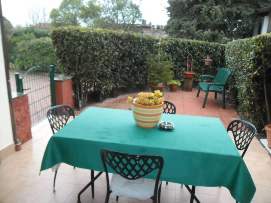 casa indipendente in vendita ad Ameglia in zona Fiumaretta