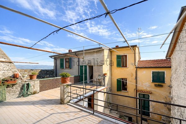 casa indipendente in vendita ad Ameglia in zona Bocca di Magra