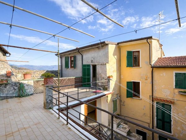 casa indipendente in vendita ad Ameglia in zona Bocca di Magra