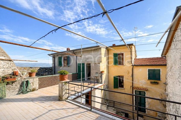 casa indipendente in vendita ad Ameglia in zona Bocca di Magra