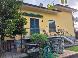 casa indipendente in vendita ad Ameglia in zona Bocca di Magra