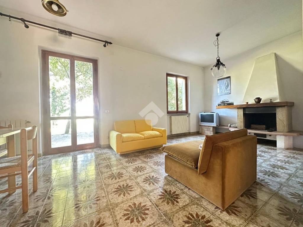 casa indipendente in vendita ad Ameglia in zona Bocca di Magra