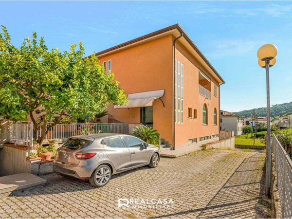 appartamento in vendita ad Ameglia in zona Fiumaretta