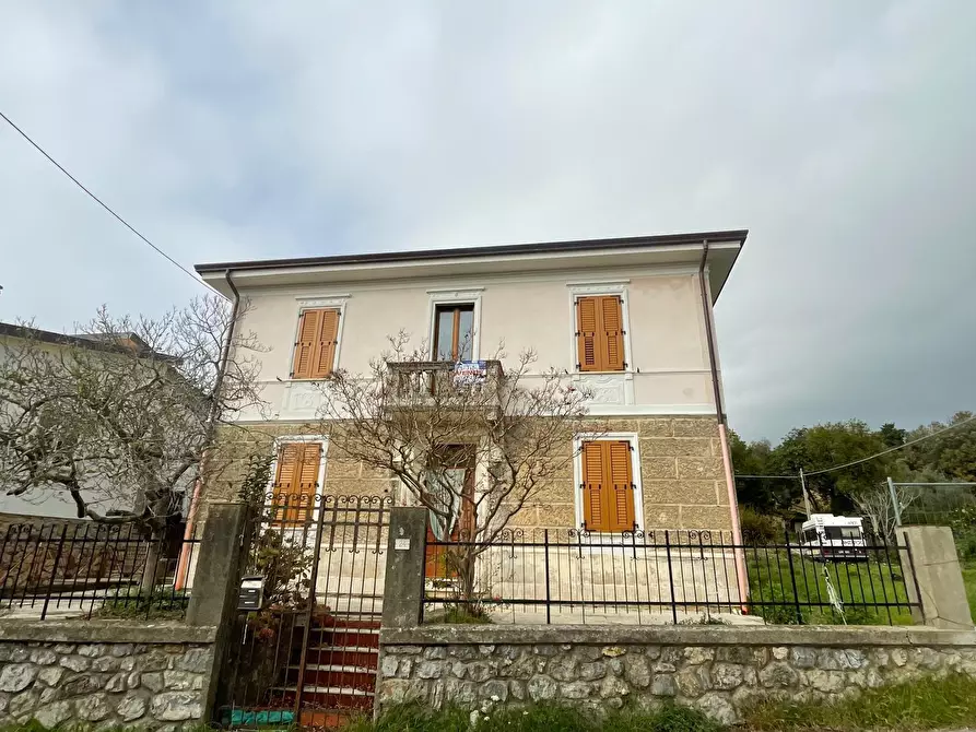 casa indipendente in vendita ad Ameglia in zona Montemarcello