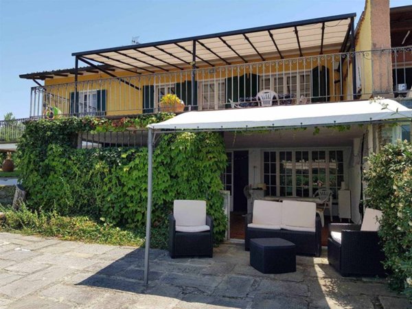 casa indipendente in vendita ad Ameglia in zona Fiumaretta