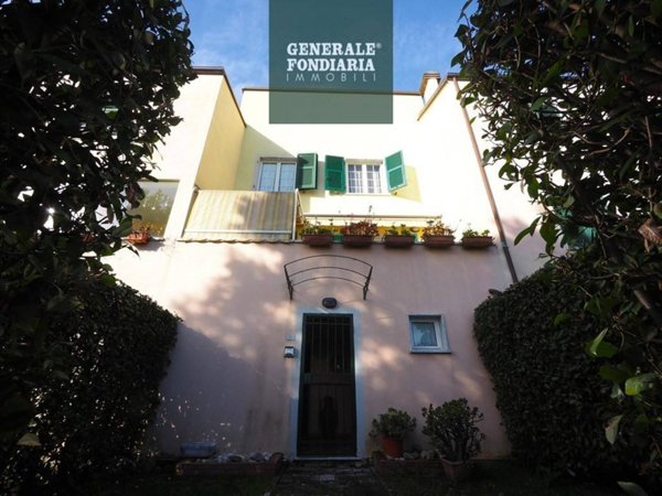 casa indipendente in vendita ad Ameglia