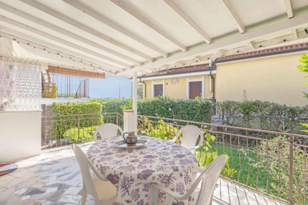 appartamento in vendita ad Ameglia in zona Bocca di Magra