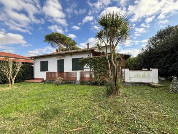 casa indipendente in vendita ad Ameglia