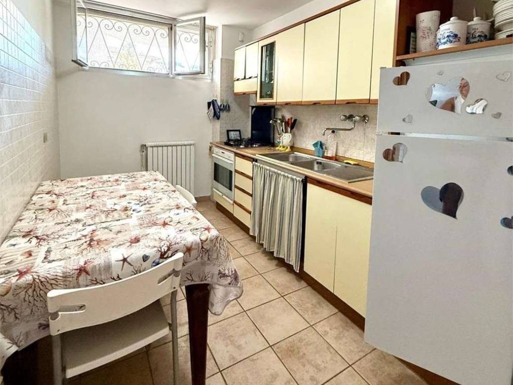 appartamento in vendita ad Ameglia in zona Fiumaretta