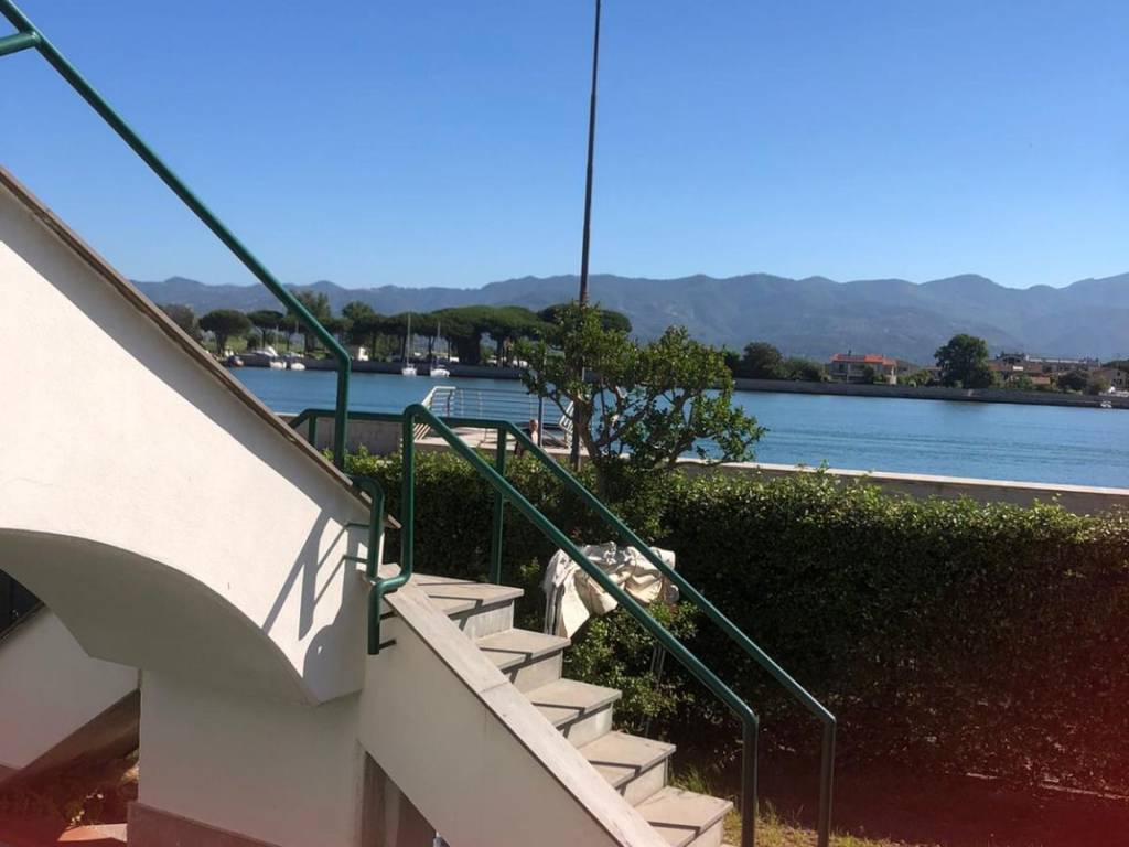 appartamento in vendita ad Ameglia in zona Bocca di Magra