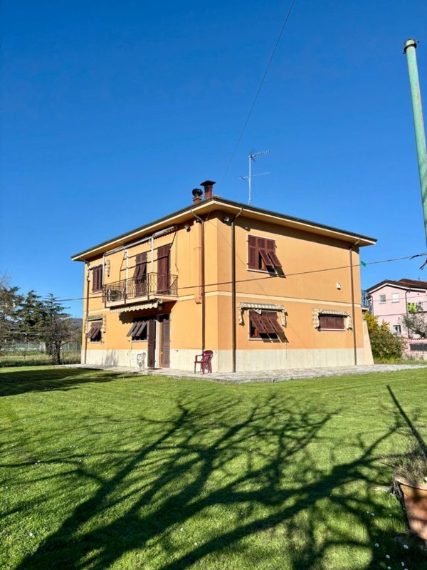 casa indipendente in vendita ad Ameglia