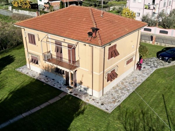 casa indipendente in vendita ad Ameglia