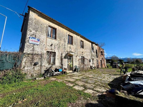 casale in vendita ad Ameglia