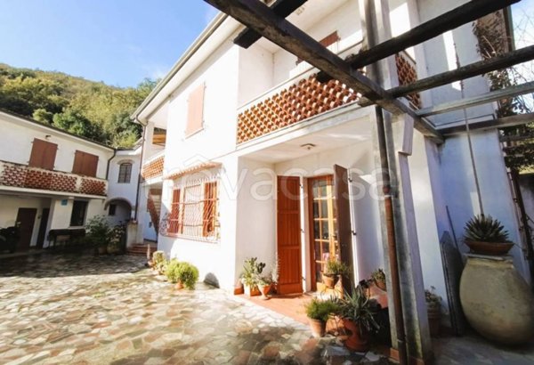 villa in vendita ad Ameglia in zona Bocca di Magra