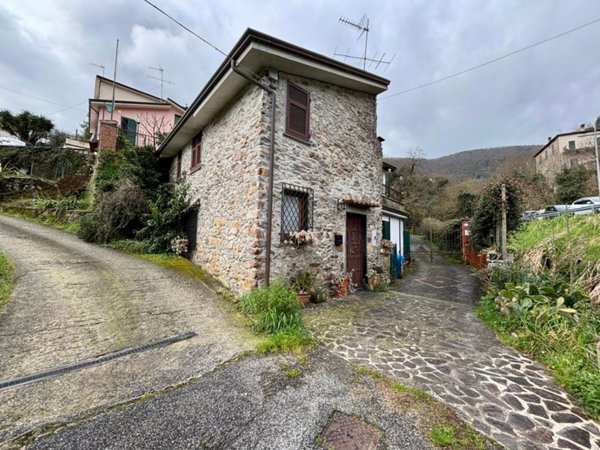 casa indipendente in vendita ad Ameglia