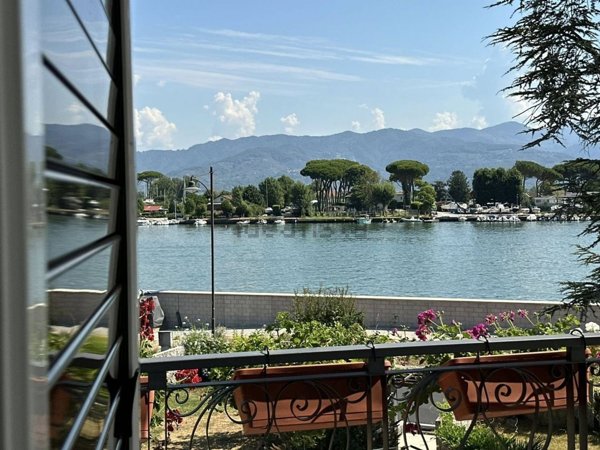 casa indipendente in vendita ad Ameglia in zona Bocca di Magra