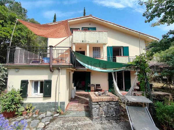 casa indipendente in vendita ad Ameglia in zona Montemarcello