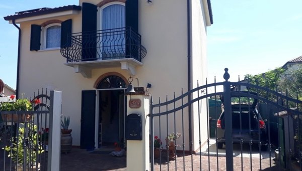 casa indipendente in vendita ad Ameglia