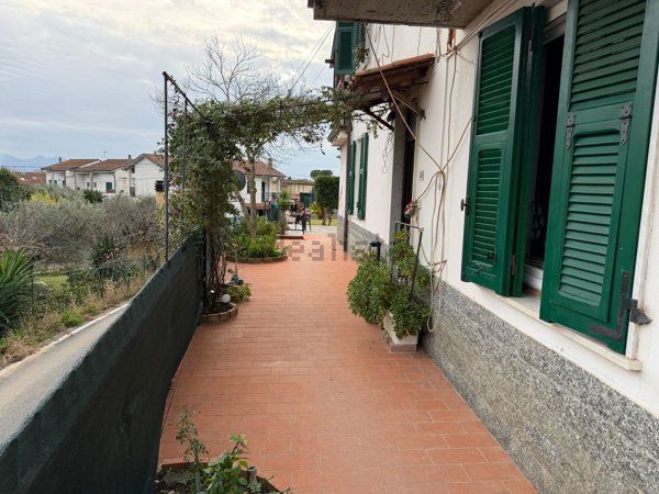 casa indipendente in vendita ad Ameglia