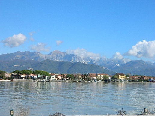 casa indipendente in vendita ad Ameglia in zona Bocca di Magra