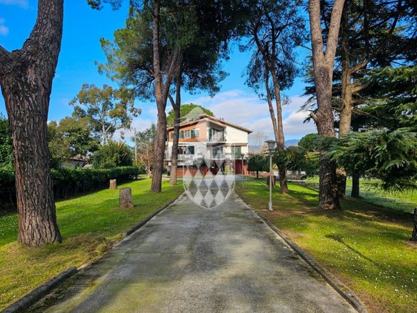 casa indipendente in vendita ad Ameglia