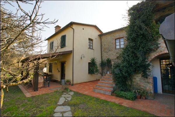 casa indipendente in vendita ad Ameglia in zona Montemarcello
