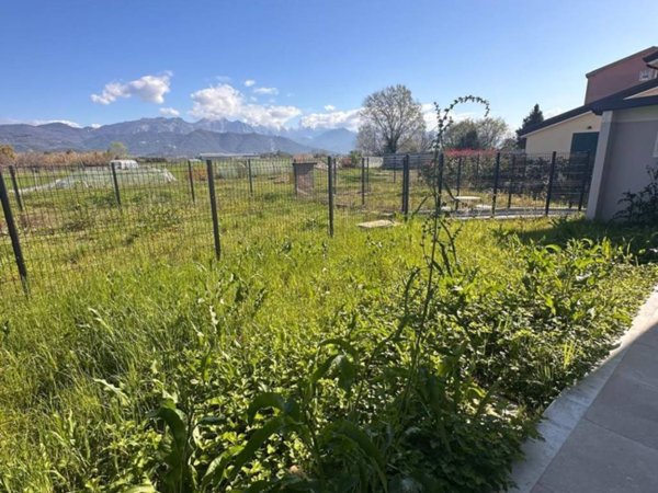 casa indipendente in vendita ad Ameglia in zona Fiumaretta