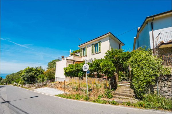 casa indipendente in vendita ad Ameglia in zona Montemarcello