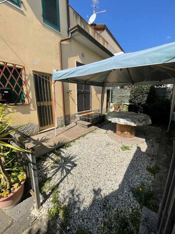 casa indipendente in vendita ad Ameglia