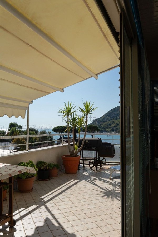 appartamento in vendita ad Ameglia in zona Fiumaretta