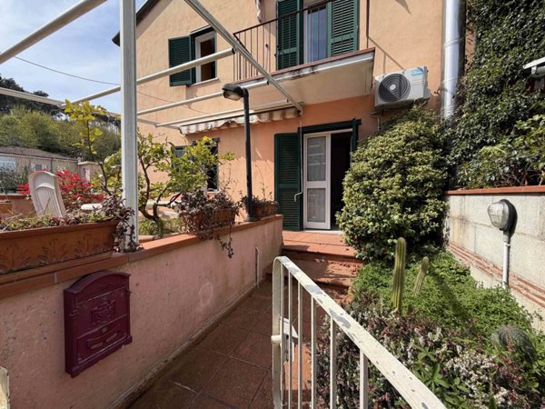 casa indipendente in vendita ad Ameglia in zona Cafaggio