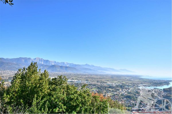 villa in vendita ad Ameglia in zona Bocca di Magra