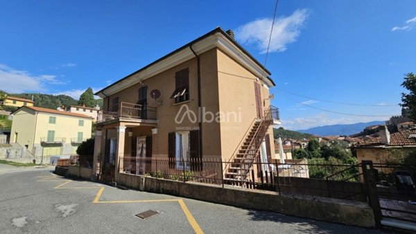 casa indipendente in vendita ad Ameglia in zona Bocca di Magra