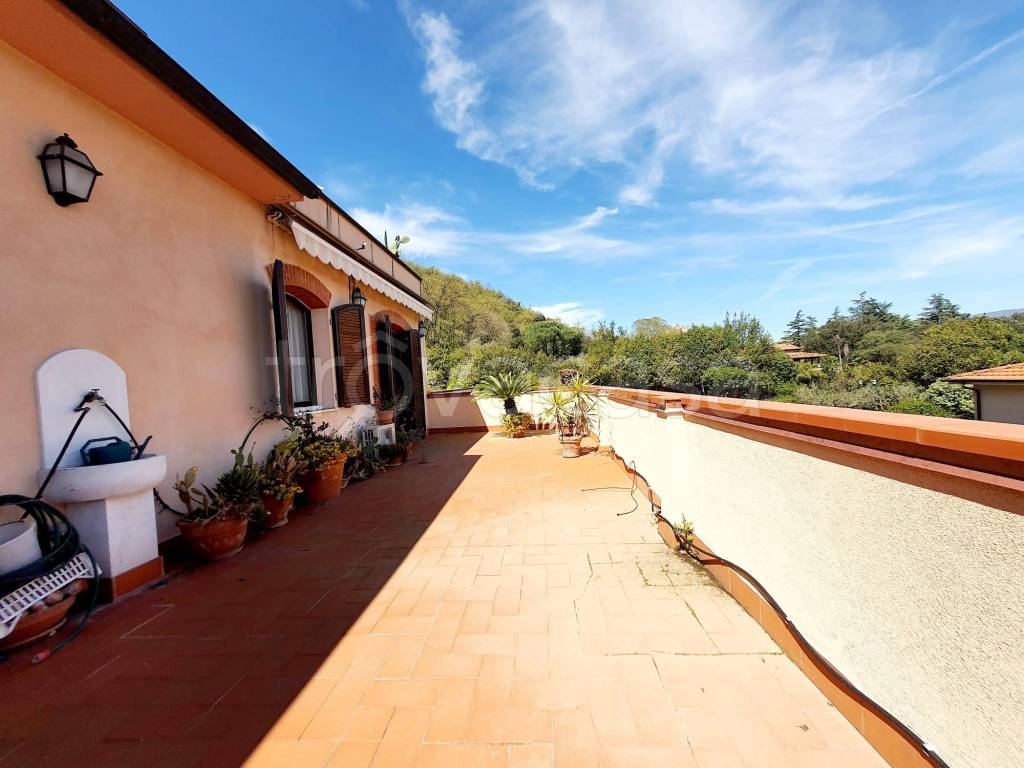 casa indipendente in vendita ad Ameglia in zona Cafaggio