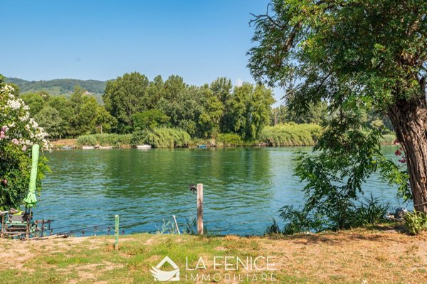 casa indipendente in vendita ad Ameglia in zona Bocca di Magra