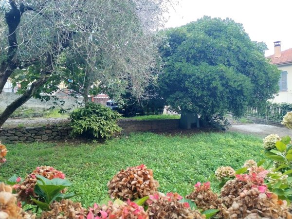 casa indipendente in vendita ad Ameglia