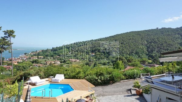 casa semindipendente in vendita ad Ameglia