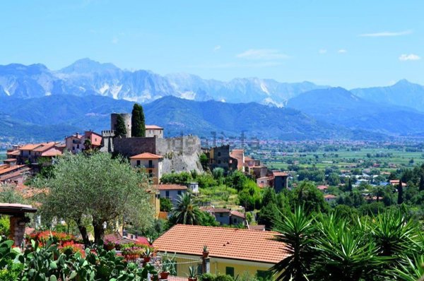 casa indipendente in vendita ad Ameglia in zona Montemarcello