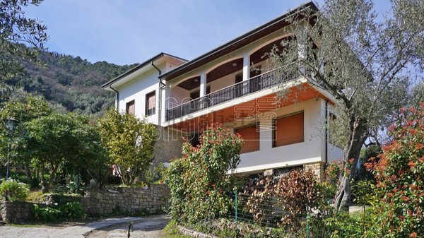 casa indipendente in vendita ad Ameglia in zona Fiumaretta