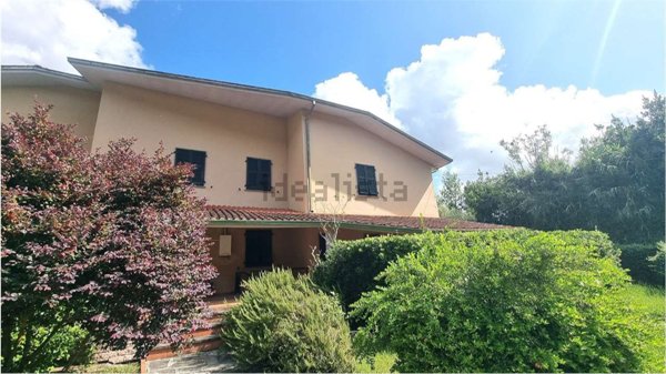 casa indipendente in vendita ad Ameglia in zona Bocca di Magra